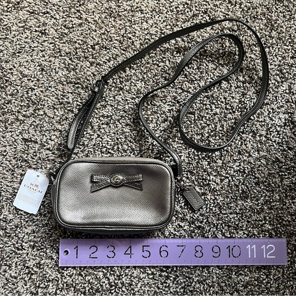Coach bow turnlock crossbody - Picture 1 of 3